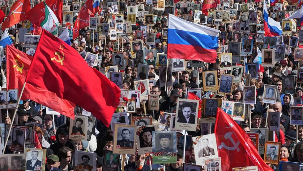 9 maiou russia parelasi